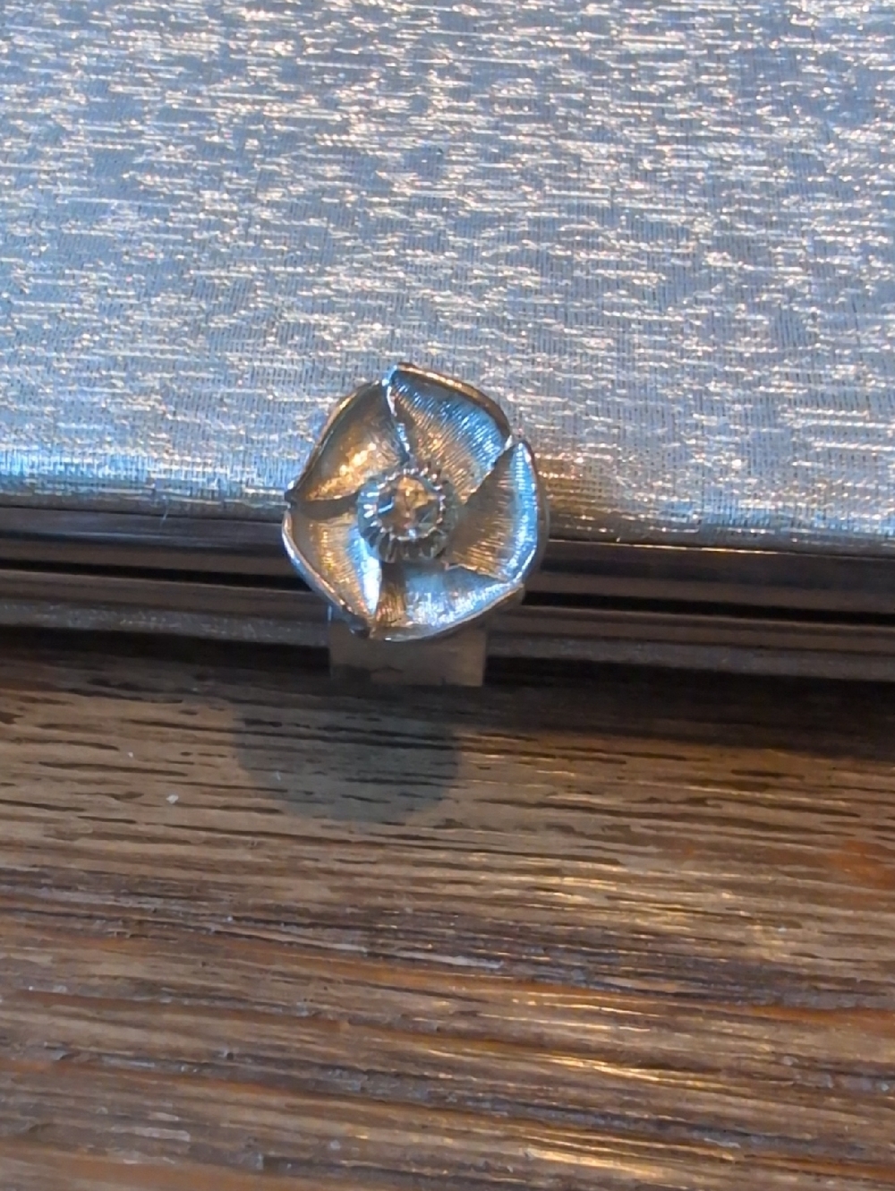Elegant Sparkly Silver Evening Clutch Handbag Rosette Clasp - Picture 9 of 10
